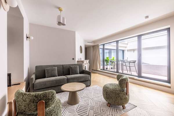 Opera - 3 Bedroom / 2 living rooms Balcony apart.