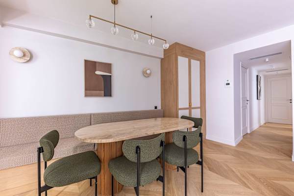 Opera - 3 Bedroom / 2 living rooms Balcony apart.