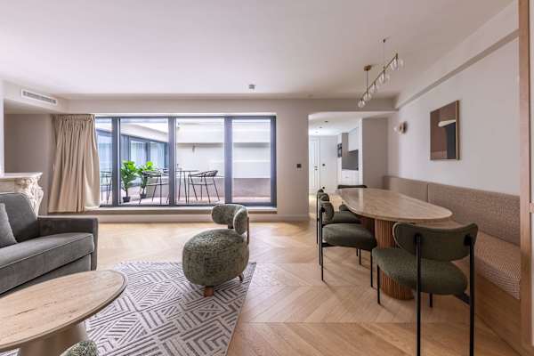 Opera - 3 Bedroom / 2 living rooms Balcony apart.