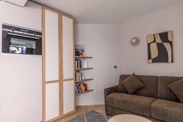 Opera - 3 Bedroom / 2 living rooms Balcony apart.