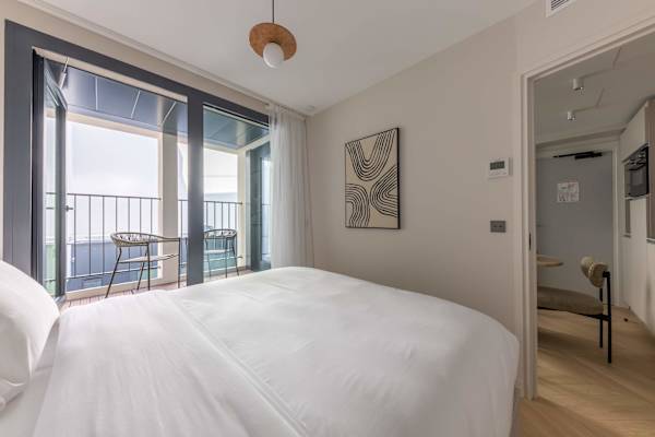 Opera - 3 Bedroom / 2 living rooms Balcony apart.