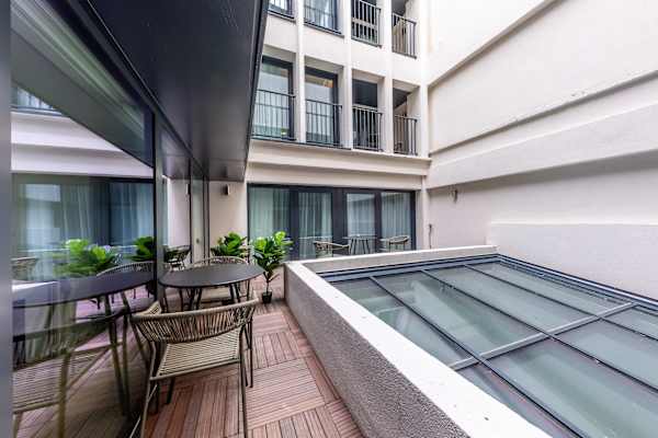 Opera - 3 Bedroom / 2 living rooms Balcony apart.
