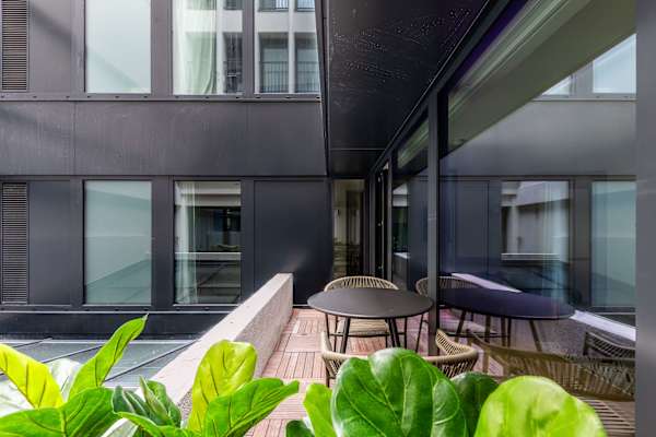 Opera - 3 Bedroom / 2 living rooms Balcony apart.