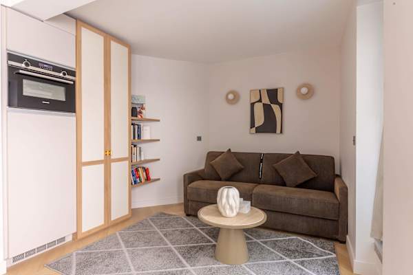 Opera - 3 Bedroom / 2 living rooms Balcony apart.
