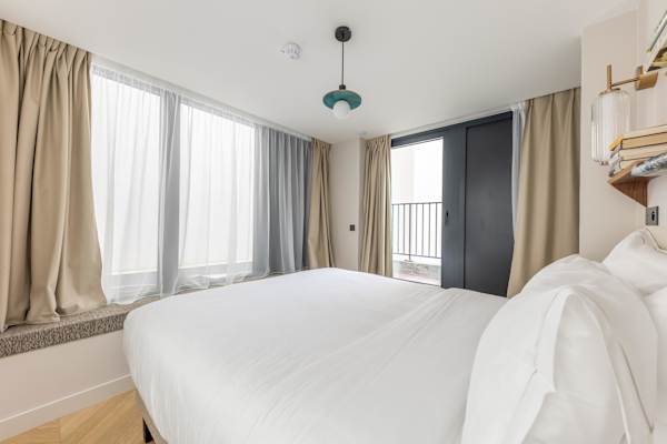Opera - 3 Bedroom / 2 living rooms Balcony apart.