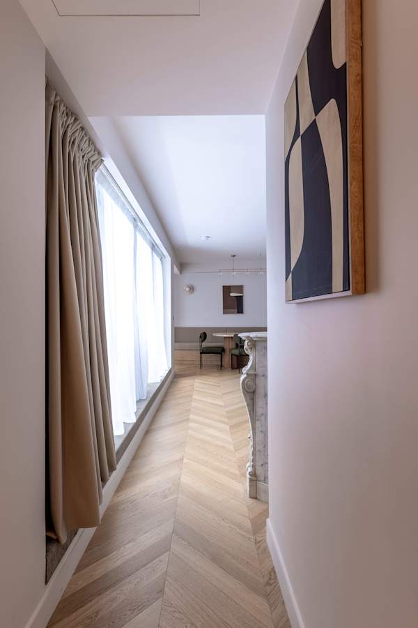 Opera - 3 Bedroom / 2 living rooms Balcony apart.