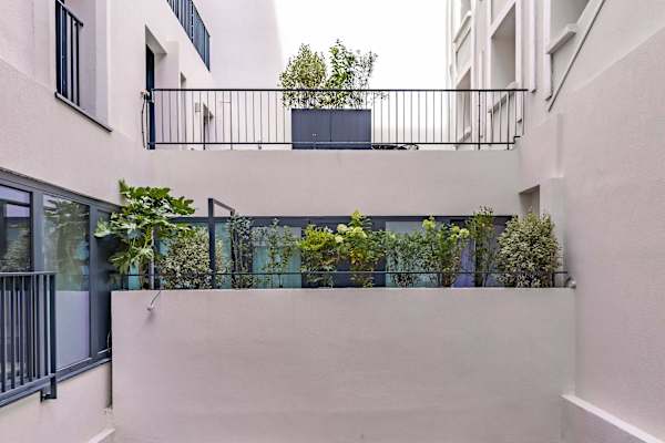 Opera - 3 Bedroom / 2 living rooms Balcony apart.