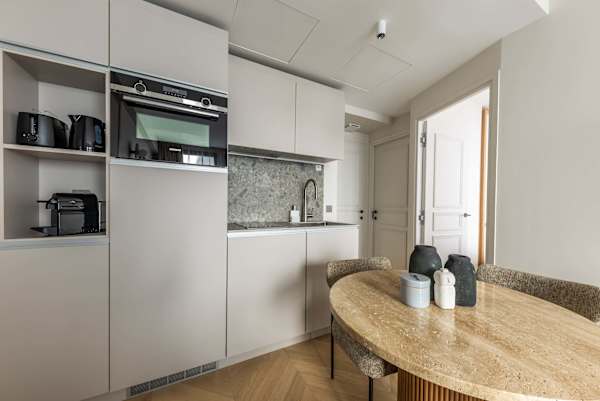 Opera - 3 Bedroom / 2 living rooms Balcony apart.
