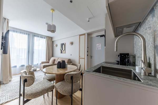 Opera - 3 Bedroom / 2 living rooms Balcony apart.