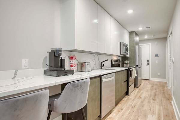 One Sky Loft | Suite, Queen Bed