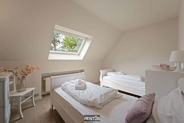 Kosea - charming home with large garden Koksijde