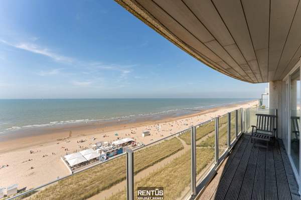 Penthouse Soleilla - with sea view in Westende