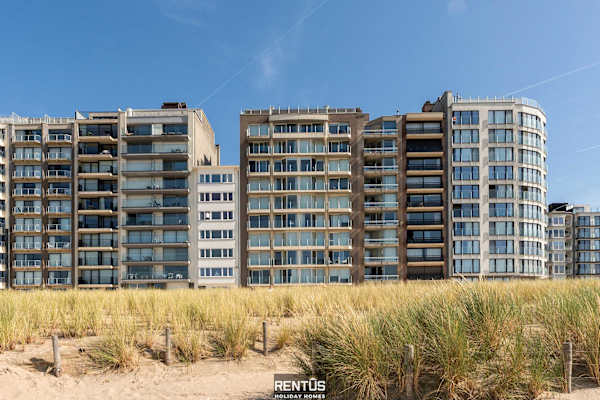 Penthouse Soleilla - with sea view in Westende