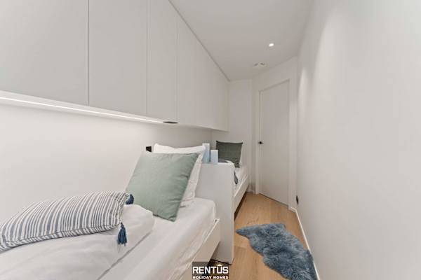 Newport 2 - luxury apartment near the sea