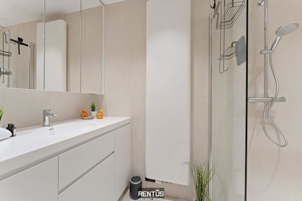 Newport 2 - luxury apartment near the sea