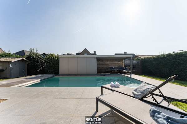 Villa T’Uzetje – villa with pool in Oostduinkerke