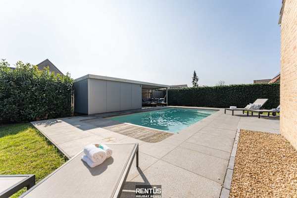 Villa T’Uzetje – villa with pool in Oostduinkerke