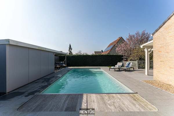 Villa T’Uzetje – villa with pool in Oostduinkerke