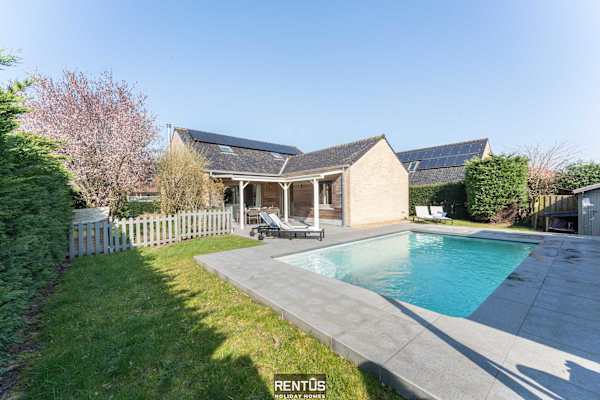 Villa T’Uzetje – villa with pool in Oostduinkerke