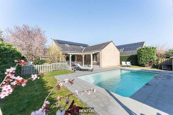 Villa T’Uzetje – villa with pool in Oostduinkerke