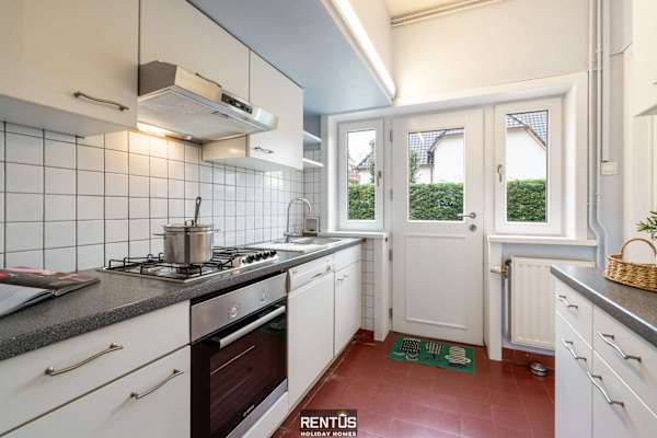 Villa De Mus-villa w/ enclosed garden for 9 guests