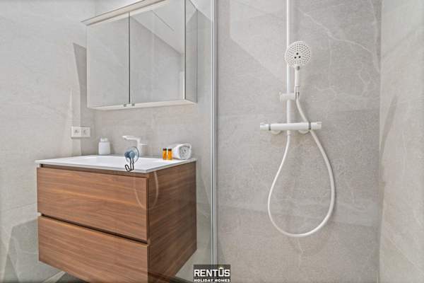 Beach Break - family friendly apartment by the sea