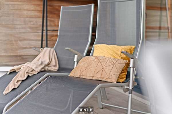 Beach Break - family friendly apartment by the sea