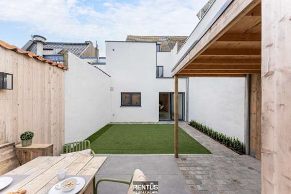 Casa Diva – renovated house for 12 in Blankenberge