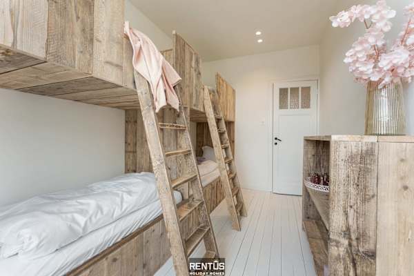 Casa Diva – renovated house for 12 in Blankenberge