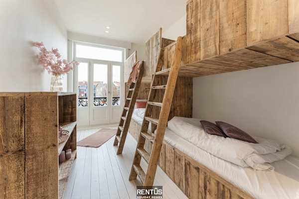 Casa Diva – renovated house for 12 in Blankenberge