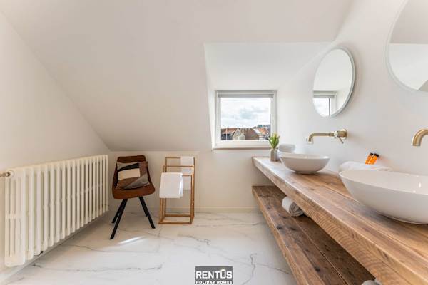 Casa Diva – renovated house for 12 in Blankenberge