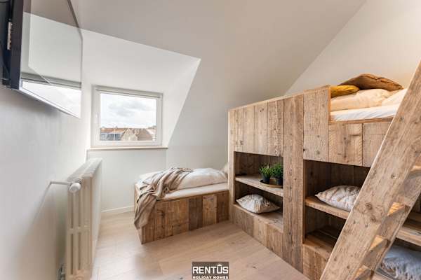 Casa Diva – renovated house for 12 in Blankenberge