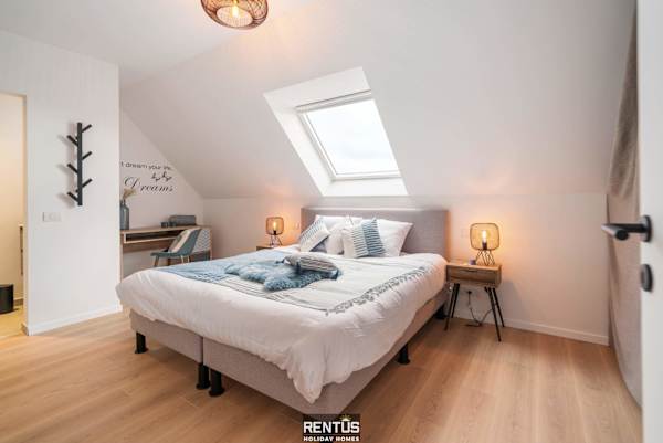 Villa Mater Maris - with large garden and garage