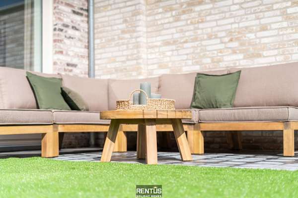 Villa Mater Maris - with large garden and garage