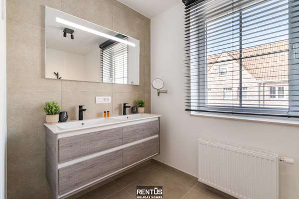 Villa Mater Maris - with large garden and garage
