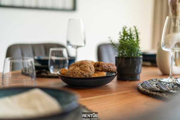 Villa Mater Maris - with large garden and garage