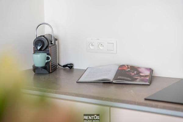 Zwem & Zen - spacious apartment with outdoor pool