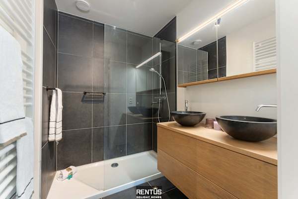 Zwem & Zen - spacious apartment with outdoor pool
