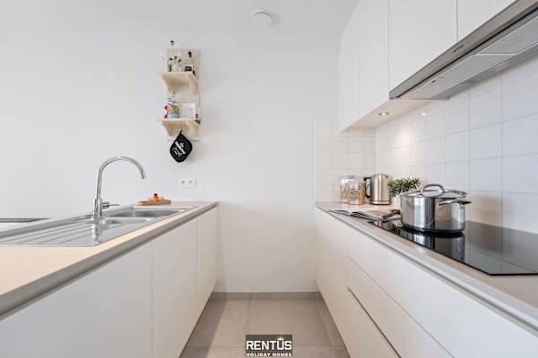 Seaphir-vacation apartment with pool in Nieuwpoort