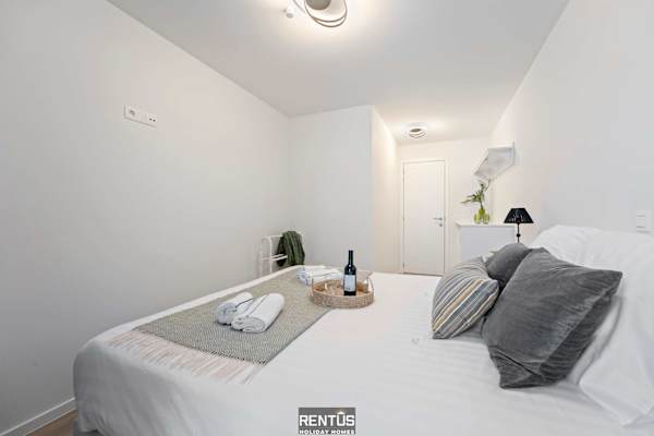 Seaphir-vacation apartment with pool in Nieuwpoort