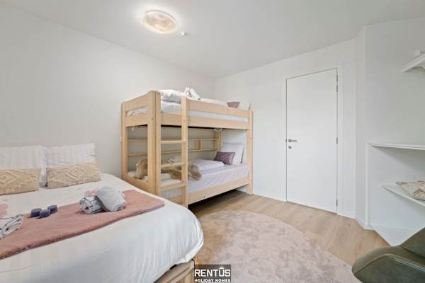Seaphir-vacation apartment with pool in Nieuwpoort