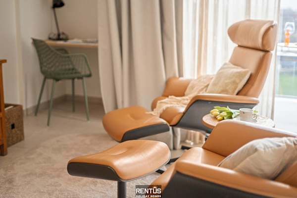 Seaphir-vacation apartment with pool in Nieuwpoort