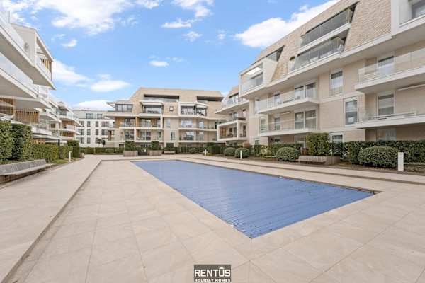 Seaphir-vacation apartment with pool in Nieuwpoort
