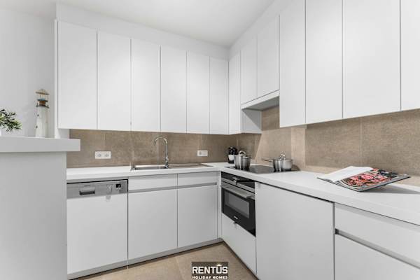 Optimist - apartment with sea view and garage