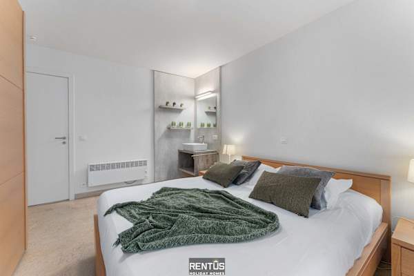 Optimist - apartment with sea view and garage