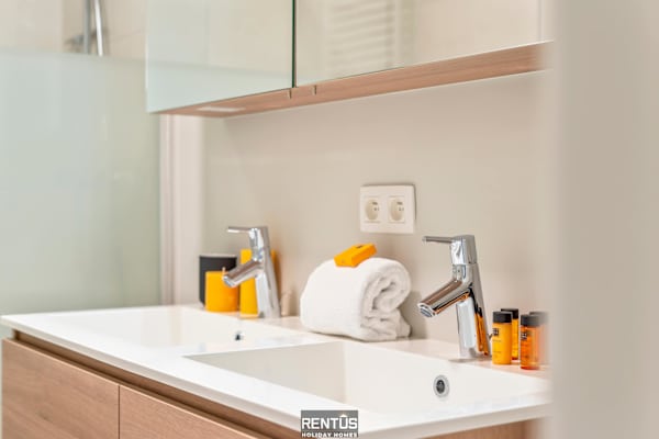 Orion View-brand new apartment with swimming pool