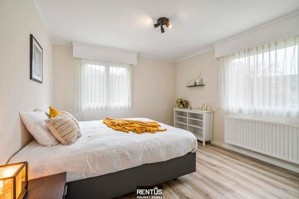 Villa Zee en Zand-bungalow with garden and parking