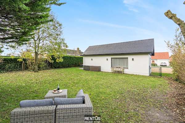 Villa Zee en Zand-bungalow with garden and parking