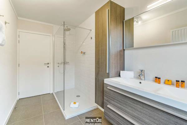 Villa Zee en Zand-bungalow with garden and parking