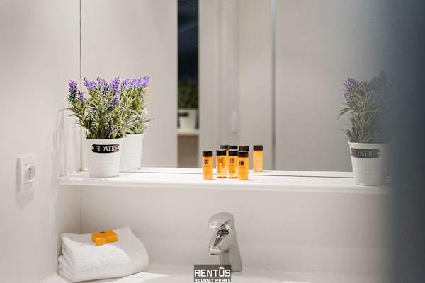 Sasea - ground floor apartment with garden